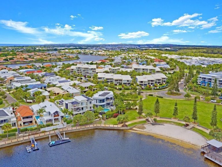 52/1 Grenada Way, PARREARRA QLD 4575 - photo 2