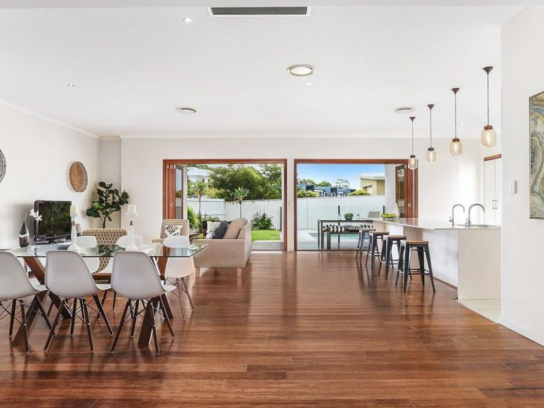 1 Nevis Court, KAWANA ISLAND QLD 4575 - photo 2