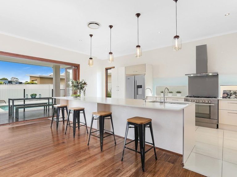 1 Nevis Court, KAWANA ISLAND QLD 4575 - photo 3