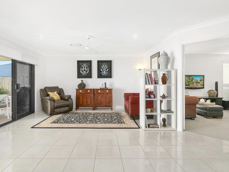4 Riverstone Crescent, LITTLE MOUNTAIN QLD 4551 - photo 2