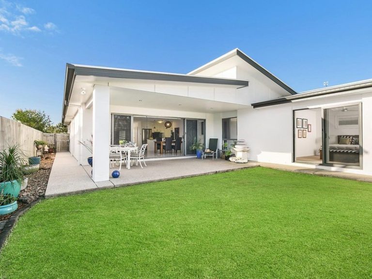 4 Riverstone Crescent, LITTLE MOUNTAIN QLD 4551 - photo 3