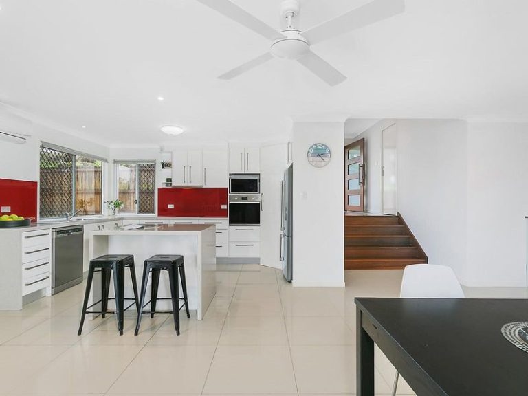 44 Turnbury Street, LITTLE MOUNTAIN QLD 4551 - photo 3