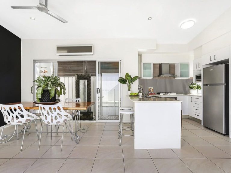 20 Tortola Place, KAWANA ISLAND QLD 4575 - photo 2