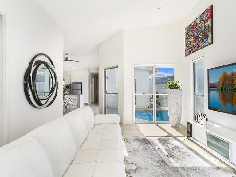 20 Tortola Place, KAWANA ISLAND QLD 4575 - photo 3