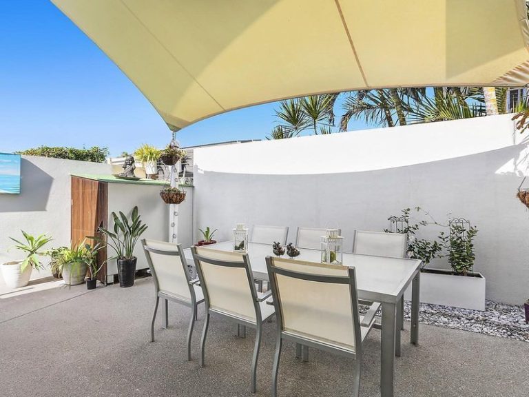20 Tortola Place, KAWANA ISLAND QLD 4575 - photo 4
