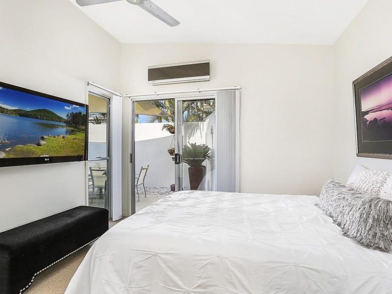 20 Tortola Place, KAWANA ISLAND QLD 4575 - photo 5