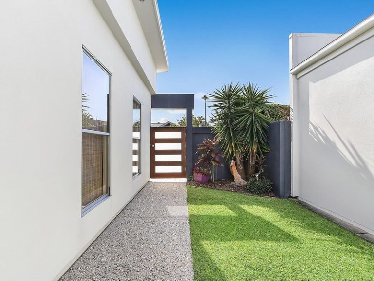20 Tortola Place, KAWANA ISLAND QLD 4575 - photo 6