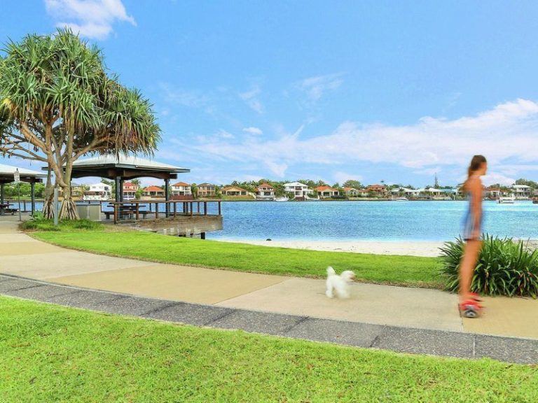 20 Tortola Place, KAWANA ISLAND QLD 4575 - photo 10