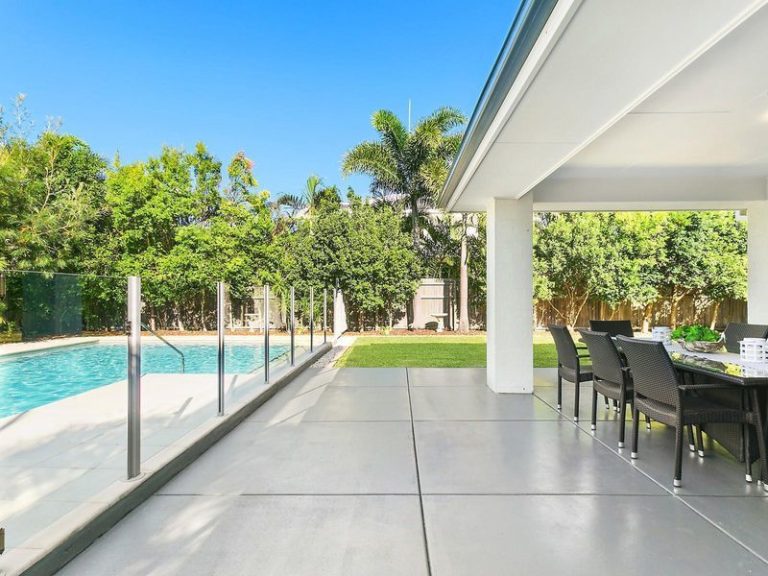 15 Cayman Place, KAWANA ISLAND QLD 4575 - photo 2