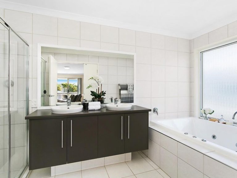15 Cayman Place, KAWANA ISLAND QLD 4575 - photo 13