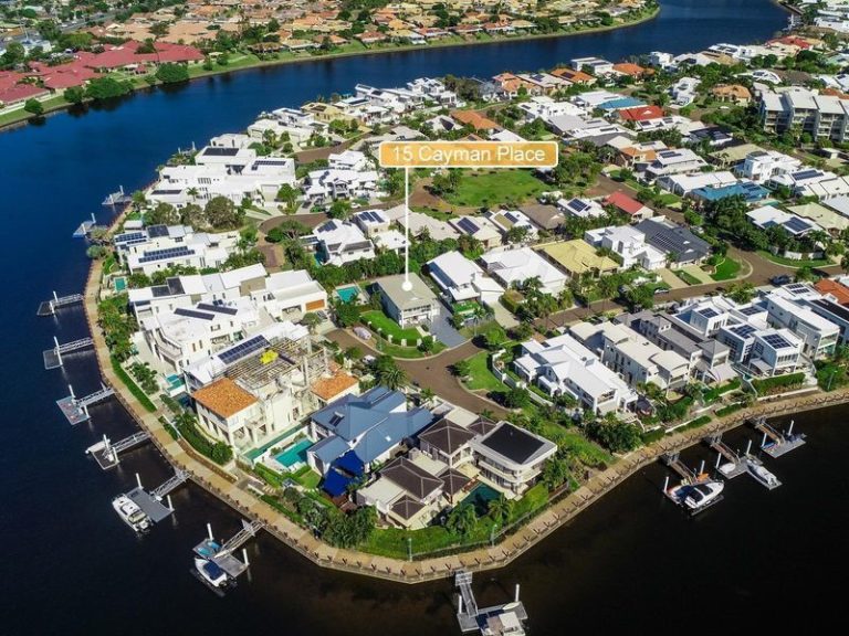 15 Cayman Place, KAWANA ISLAND QLD 4575 - photo 17