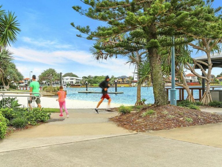 15 Cayman Place, KAWANA ISLAND QLD 4575 - photo 18
