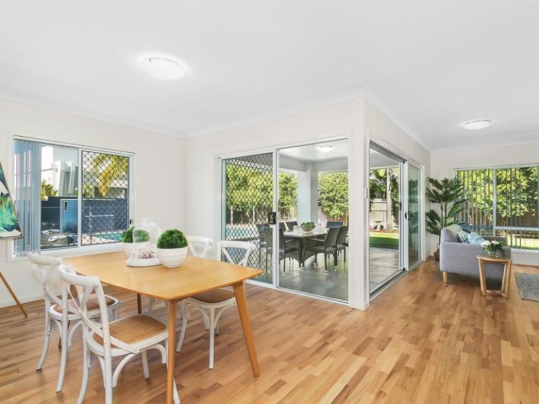15 Cayman Place, KAWANA ISLAND QLD 4575 - photo 4