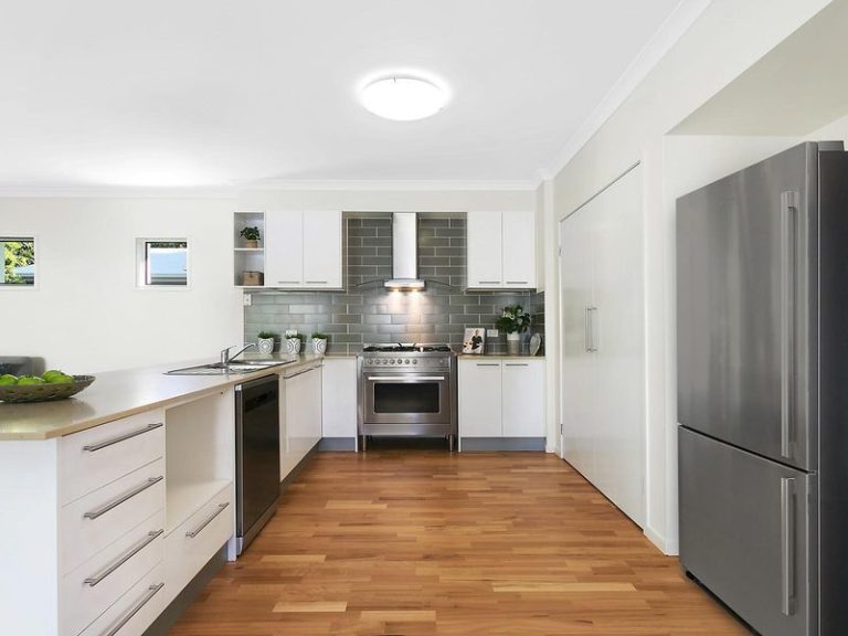 15 Cayman Place, KAWANA ISLAND QLD 4575 - photo 6