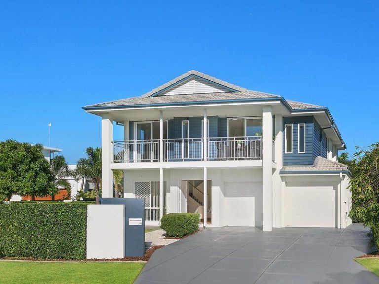 15 Cayman Place, KAWANA ISLAND QLD 4575 - photo 8
