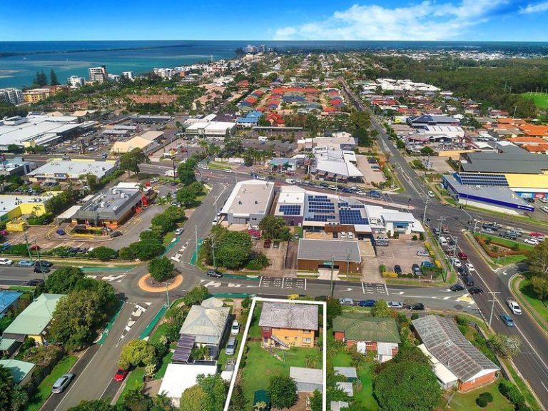 27 Mayes Avenue, CALOUNDRA QLD 4551 - photo 2