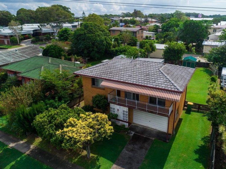 27 Mayes Avenue, CALOUNDRA QLD 4551 - photo 3