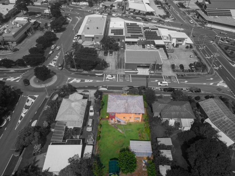27 Mayes Avenue, CALOUNDRA QLD 4551 - photo 4