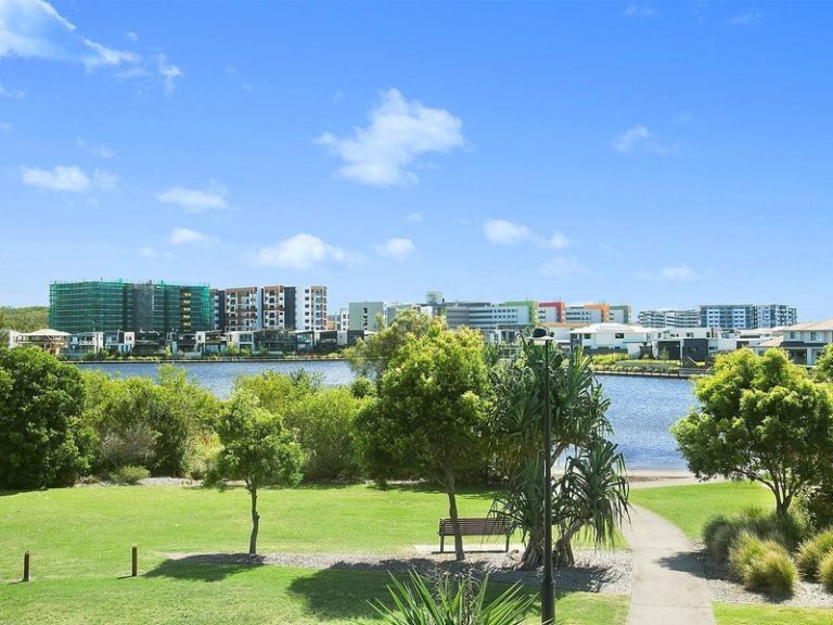 10 Headland Drive, BIRTINYA QLD 4575 - photo 3