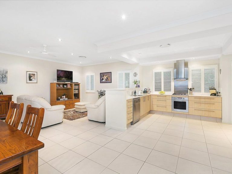 24 Turnbury Street, LITTLE MOUNTAIN QLD 4551 - photo 2