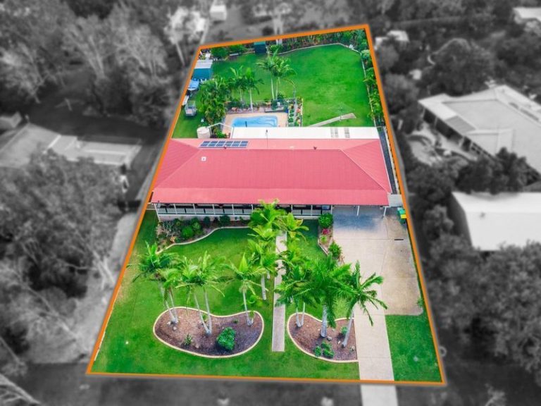 10 Oakwood Street, LITTLE MOUNTAIN QLD 4551 - photo 2