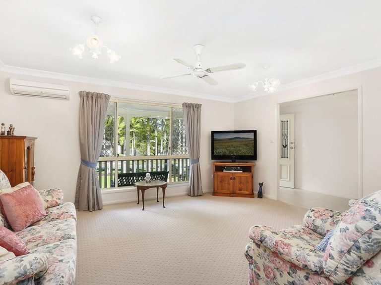 10 Oakwood Street, LITTLE MOUNTAIN QLD 4551 - photo 4