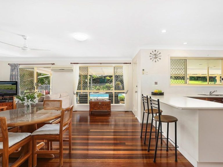 10 Oakwood Street, LITTLE MOUNTAIN QLD 4551 - photo 5