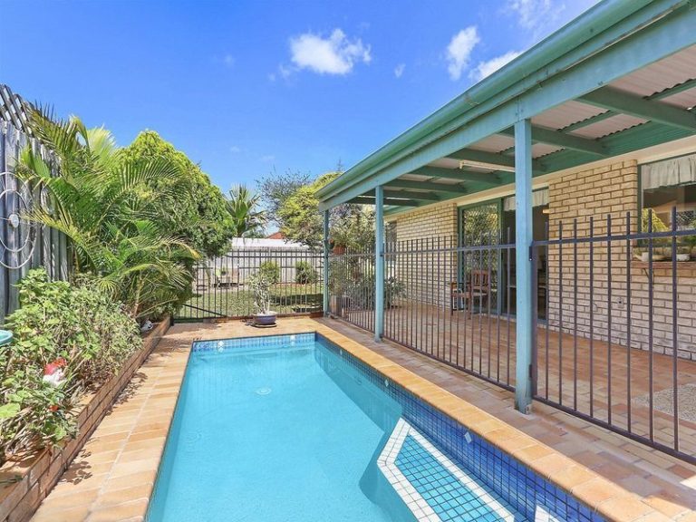 9 Hanwell Court, LITTLE MOUNTAIN QLD 4551 - photo 2