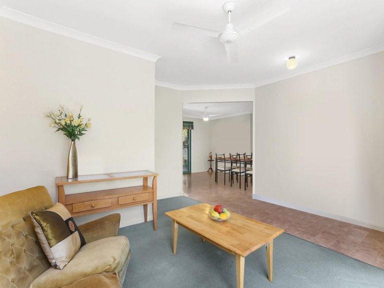 9 Hanwell Court, LITTLE MOUNTAIN QLD 4551 - photo 3