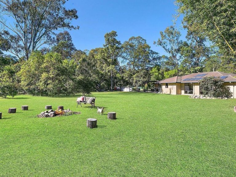 62 Whites Road, LANDSBOROUGH QLD 4550 - photo 4