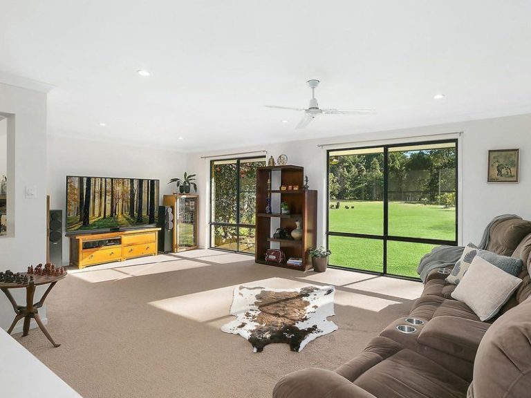 62 Whites Road, LANDSBOROUGH QLD 4550 - photo 6