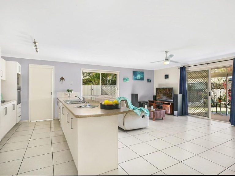 32 Daintree Boulevard, LITTLE MOUNTAIN QLD 4551 - photo 2