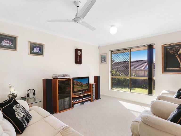 7 Berkley Place, LITTLE MOUNTAIN QLD 4551 - photo 3