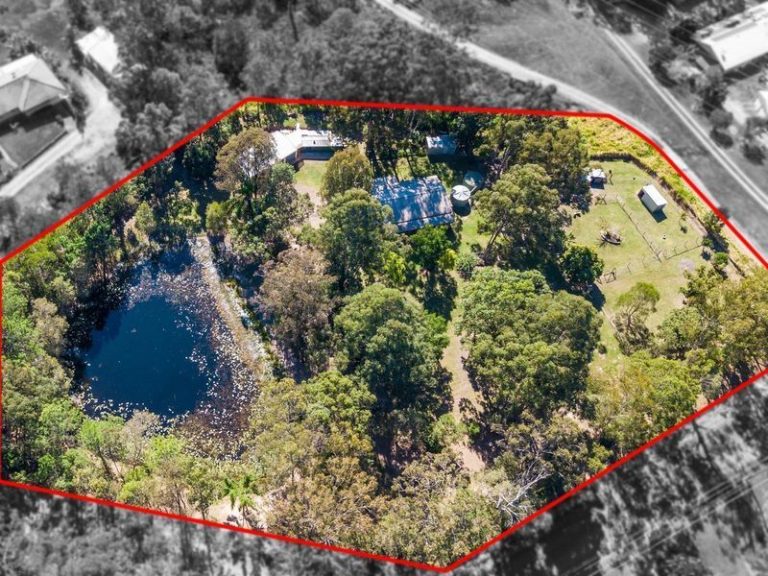 32 Whites Road, LANDSBOROUGH QLD 4550 - photo 3