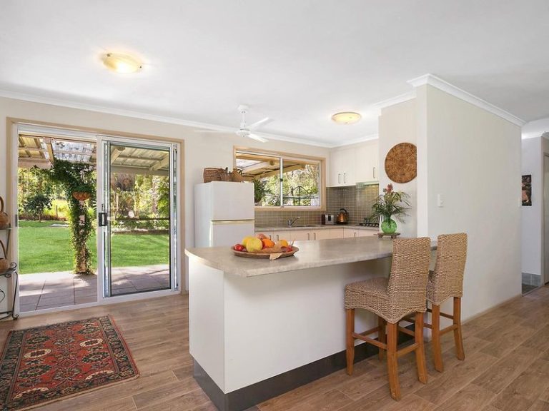 32 Whites Road, LANDSBOROUGH QLD 4550 - photo 4