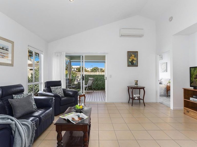 1 Lanai Close, KAWANA ISLAND QLD 4575 - photo 4