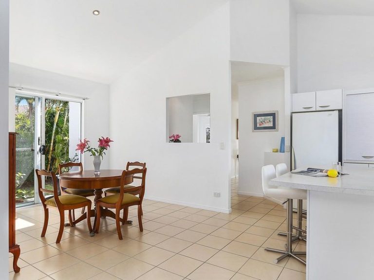 1 Lanai Close, KAWANA ISLAND QLD 4575 - photo 5