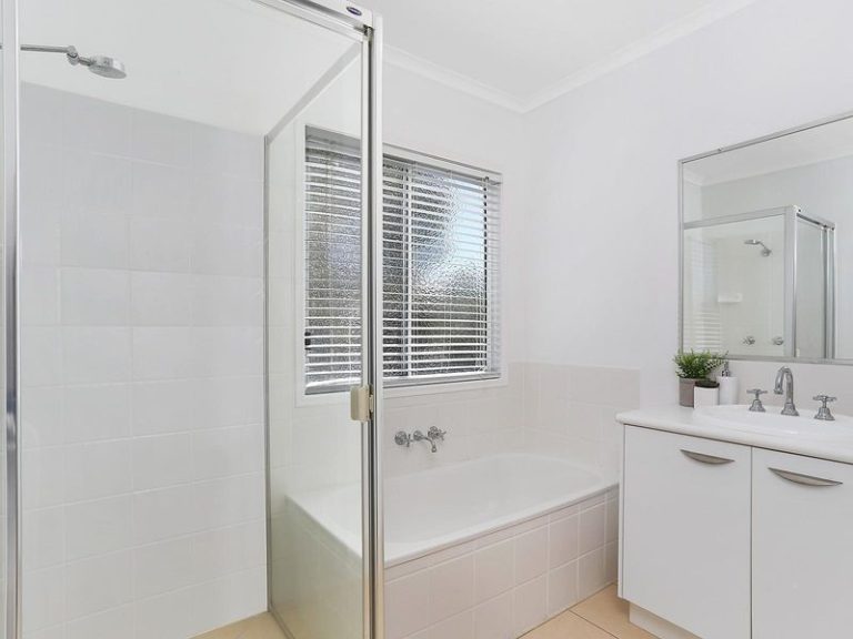 1 Lanai Close, KAWANA ISLAND QLD 4575 - photo 8
