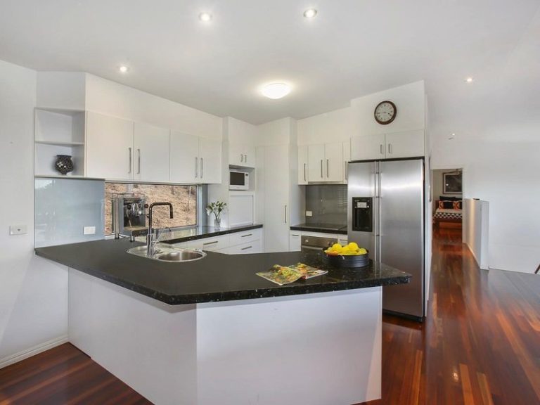 11 Hillside Court, LITTLE MOUNTAIN QLD 4551 - photo 2