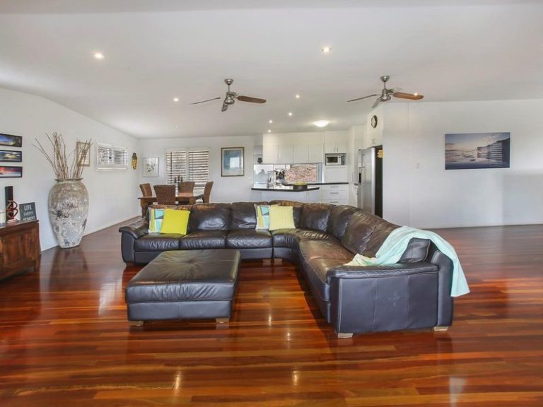 11 Hillside Court, LITTLE MOUNTAIN QLD 4551 - photo 3
