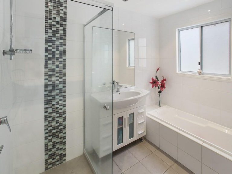 11 Hillside Court, LITTLE MOUNTAIN QLD 4551 - photo 6