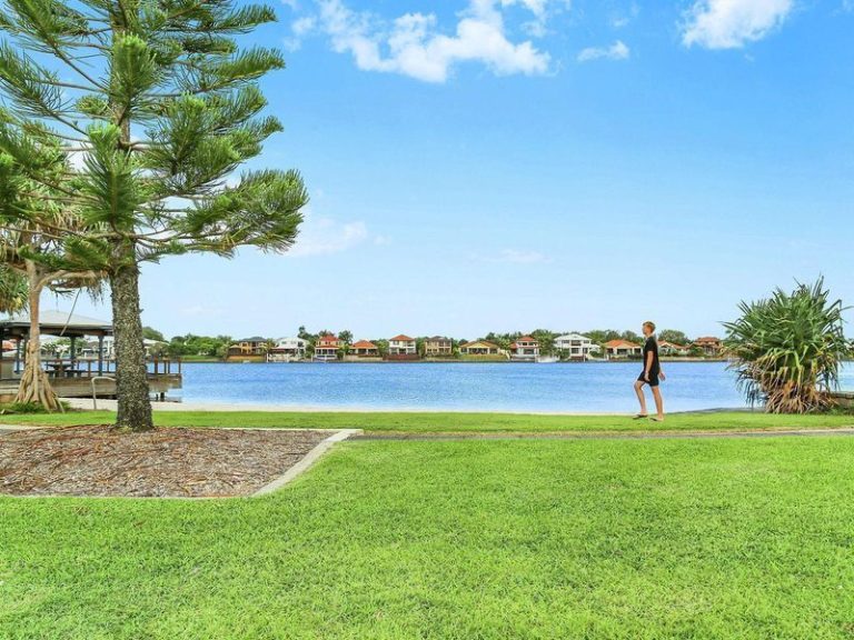 39/1 Grenada Way, KAWANA ISLAND QLD 4575 - photo 13