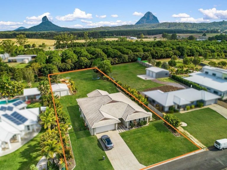 78 Lachlan Crescent, BEERWAH QLD 4519 - photo 2