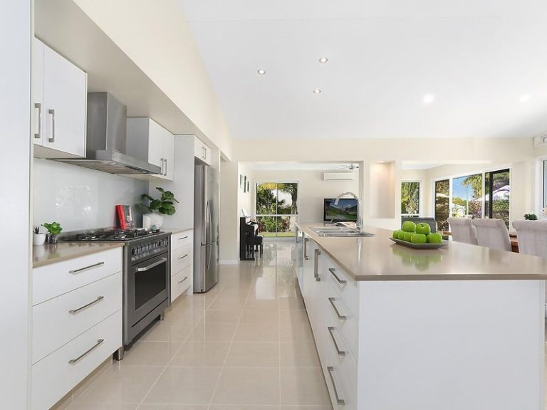 78 Lachlan Crescent, BEERWAH QLD 4519 - photo 3
