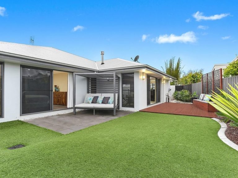 18 Headland Drive, Birtinya QLD 4575 - photo 2