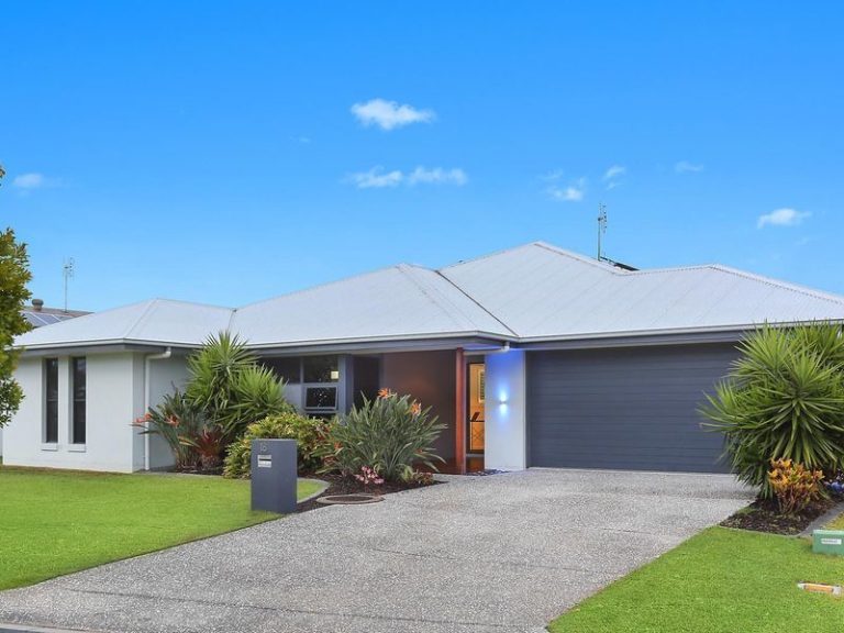 18 Headland Drive, Birtinya QLD 4575 - photo 11