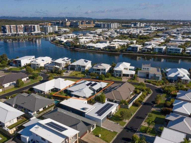 18 Headland Drive, Birtinya QLD 4575 - photo 4