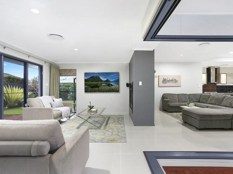 18 Headland Drive, Birtinya QLD 4575 - photo 6