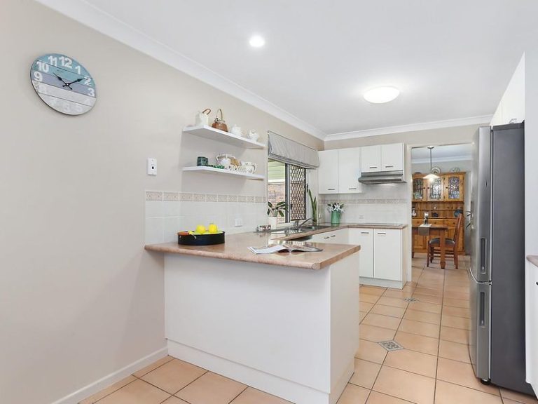 12 Bellevue Drive, LITTLE MOUNTAIN QLD 4551 - photo 2