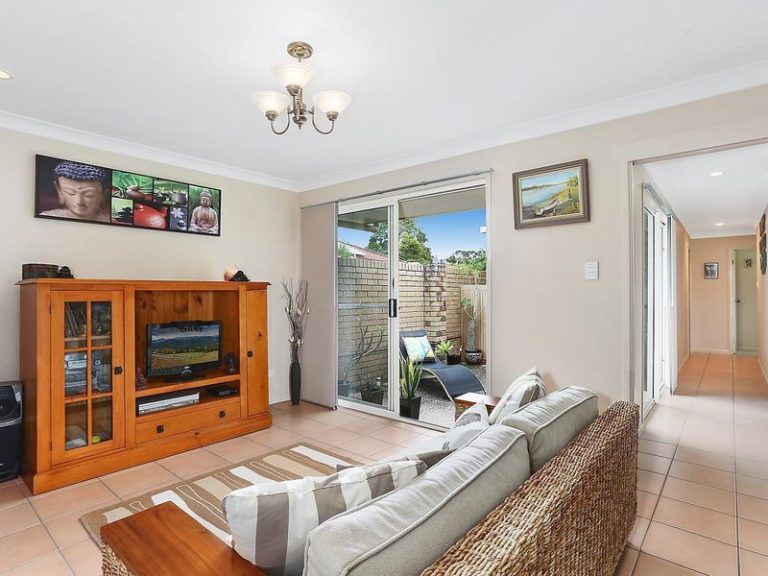 12 Bellevue Drive, LITTLE MOUNTAIN QLD 4551 - photo 4
